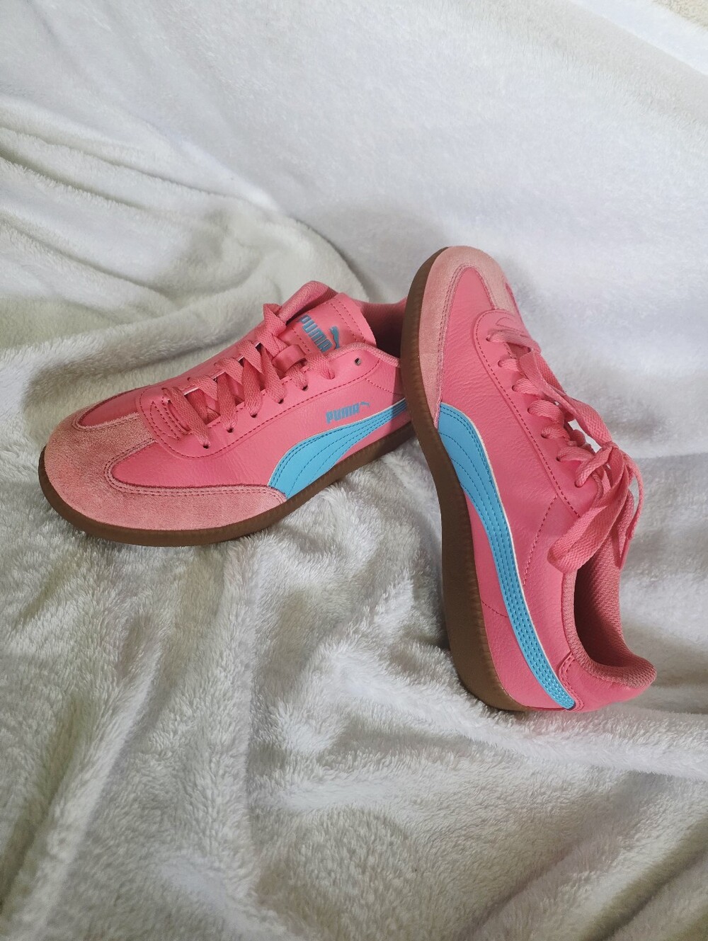 Puma Women’s Pink & Blue Classic Sneakers